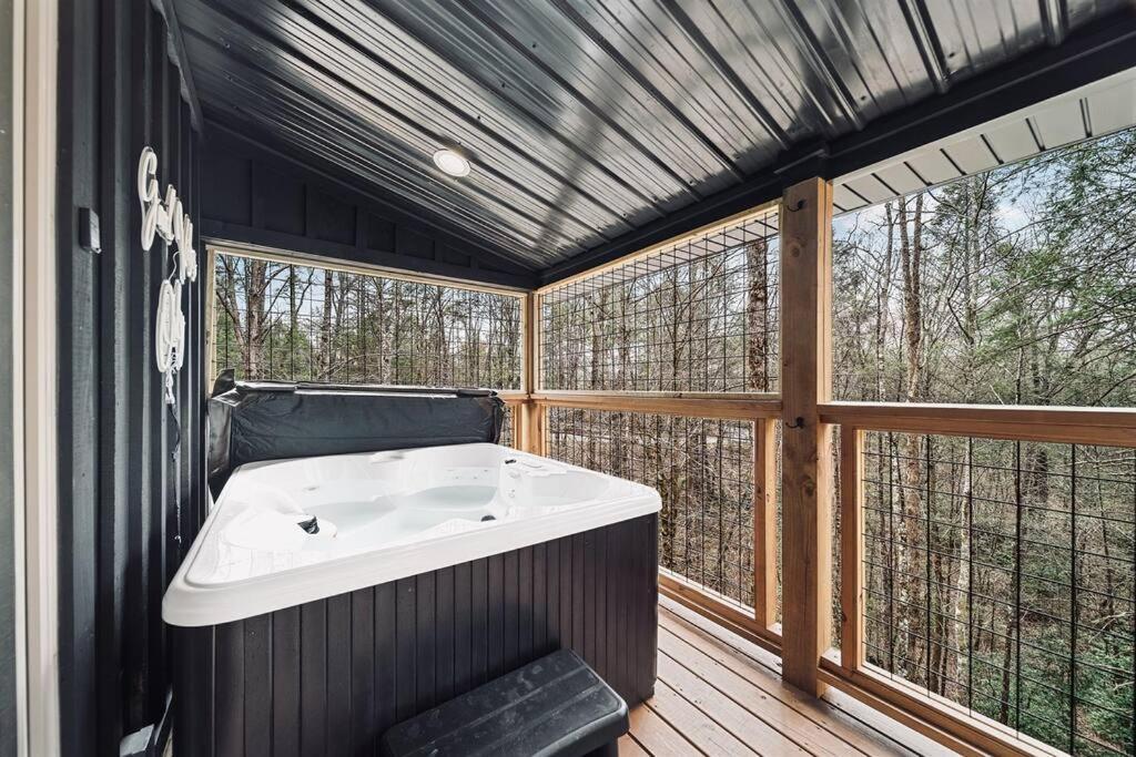 Honeymoon Couples Cabin Secluded, Hot Tub, Views Севьервилл Экстерьер фото